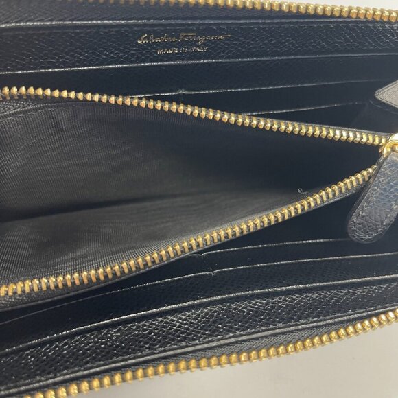 Ferragamo Vara Bow L-Zip Black Leather Wallet - Preowned - Picture 10 of 13